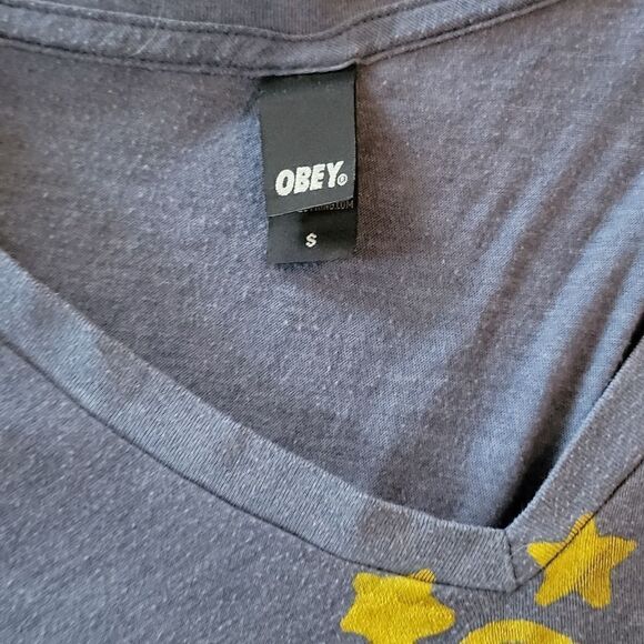 OBEY PROPAGANDA vneck tshirt - Picture 4 of 5